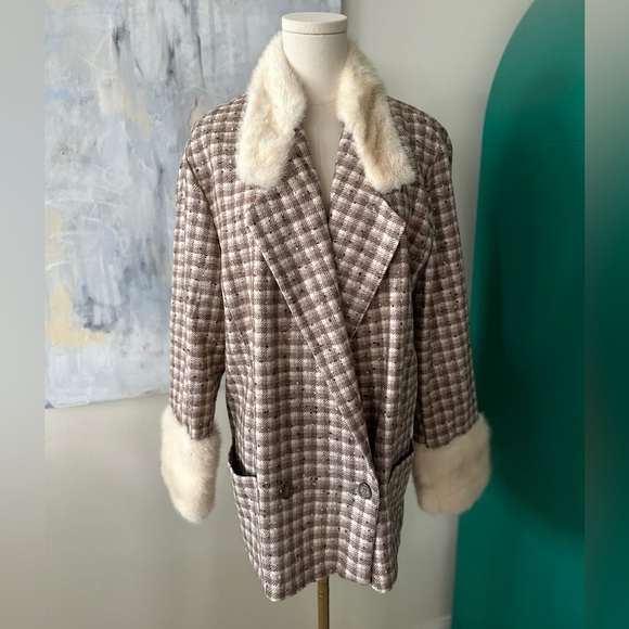Vintage plaid wool‎ and fur trimmed coat - Picture 1 of 11